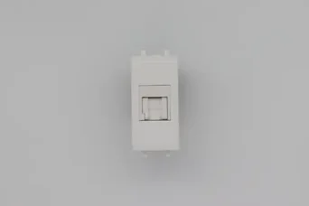 PRISE INFORMATIQUE 8 PLOTS RJ45 CAT 6 UTP CLARA 43